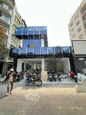 cần đi nước ngoài bán gấp nhà góc 2 mt đường cao thắng q3 dt:10x22m kc:2 tầng hđt:100tr giá:42 tỷ