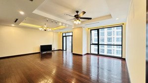 chính chủ bán căn 4 ngủ, 235m2 tại trung hòa nhân chính tòa 17t4, ntcb, ban công đông bắc, sổ đỏ