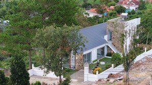 bỏ phố về quê, sở hữu căn villa sân vương full nội thất và bám suối