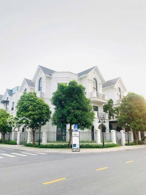 cho thuê căn biệt thự góc san hô 225m,20triệu/tháng thích hợp làm nhà hàng,cafe,trường mầm non