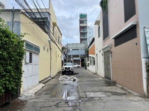 cho thuê dài hạn 3 mặt tiền nguyễn thi minh khai 6,1 x 30m. trung tâm.
