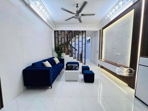 bán nhà thái thịnh, ngã tư sở, đống đa, full nội thất, 5 tầng, 39m2, giá 8.5 tỷ, có 6 phòng ngủ