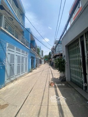 bán gấp nhà riêng lê trọng tấn, btân, 36m2, 2 tầng, hẻm xe hơi 5m, gần aeon tphú, nhỉnh 3 tỷ.