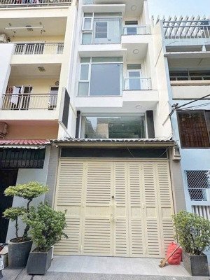 bán nhà cũ, đường sư vạn hạnh,p12, q10 . 69m2(5mx 13,8m) giá 3.380 tỷ . gần vạn hạnh mall.