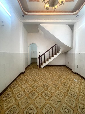nhà nhỏ cho hộ gia đình trệt lầu hẻm xe tải quang trung giá chỉ 6 triệu