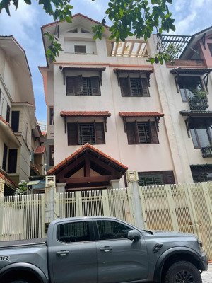 cho thuê biệt thự vimeco - nguyễn chánh - trung hòa - cg 130m2 4 tầng 1 hầm. mt 8m. giá 40tr