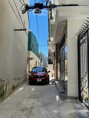 bán nhà 5 tầng ngô quyền - ô tô vào - cách mặt phố 15m - thẳng tắp - cạnh chợ