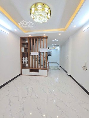 lô góc 3 mặt thoáng nhà mới có thang máy bùi xương trạch