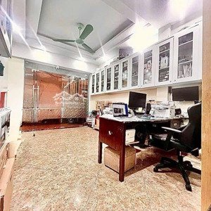 bán gấp nhà 5 tầng ngõ phố nguyễn đức cảnh.gần công viên nhiều cây xanh .