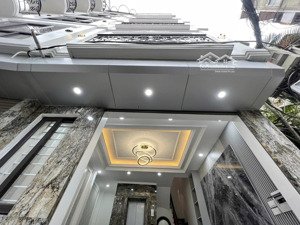 bán nhà xây mới phố đại la thang máy nhập khẩu nhỉnh 8tỷ, 43m2 x 5tầng, gần phố