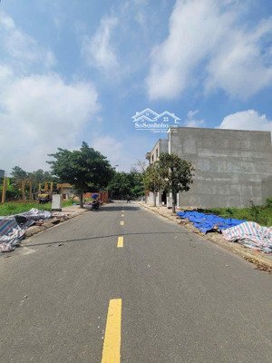 bán lô đất đẹp trong kdc thuận giao cách ql13 chỉ 1km dt 75m2 đường rộng 12m full thổ cư sổ sẵn.