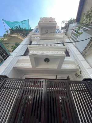 bán nhà riêng 6pn, 5wc, 42m2 chỉ với 8,85 tỷ tại đội cấn, vĩnh phúc, ba đình, hà nội