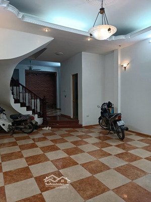 chính chủ cho thuê nhà kđt dịch vọng. diện tích: 100m2 x 4 tầng.