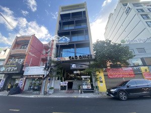 cho thuê tòa nhà mt đặng văn ngữ. phú nhuận. dt: 7,5x22m. hầm trệt 5 lầu. sàn suốt. pccc đầy đủ.