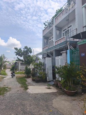 đất 84m2 thổ cư, đối diện chợ bình chánh, cách quốc lộ 1a tầm 130m, khu dân cư văn minh, bình chánh