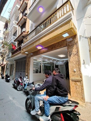 bán nhà mặt phố cầu giấy, 26,8 tỷ, 64m2, 5pn, 6 tầng, mặt tiền 5.5m, pháp lý đầy đủ