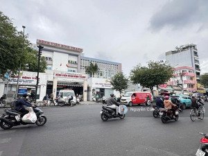 gấp bán nhà 7 tầng btct _ 10 phòng ngủ _ thang máy _hầm xe _ hẻm phân lô 8m _ ngay cầu bông.