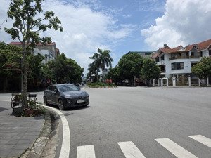 bán gấp lô đất vip nhất rẻ nhất thị trường 1000m2 trung tâm thành phố