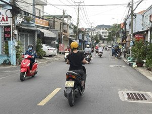 bán nhà 1 trệt 1 lầu đang hoàn thiện ngay ngã ba máy cưa p. thống nhất, giá 3,9 tỷ