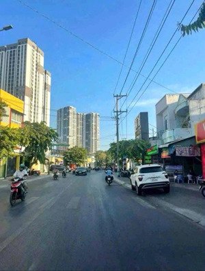 nhà mặt tiền trần hưng đạo 6 tỷ2 dt 60m