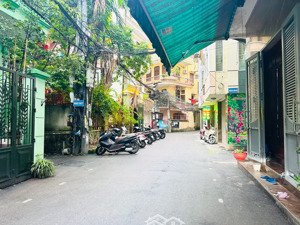 siêu hót;nhà đẹp trung tâm cầu giấy- 5 tầng dân xây-full nội thất-ngõ kinh doanh -nhỉnh 18,9 tỷ