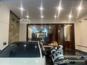 siêu phẩm phân lô vip lạc long quân view hồ gara oto vỉa hè 2m nội thất gỗ lim