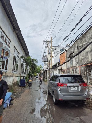 nhà kê khai tương lai làm dc sổ riêng 3x13 đúc 3pn hẻm 4m nguyễn văn quá q12 sát nhà thờ tân hưng