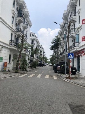 chủ đi úc sống bán lk luxury kiến hưng - 68m2 - có thang máy