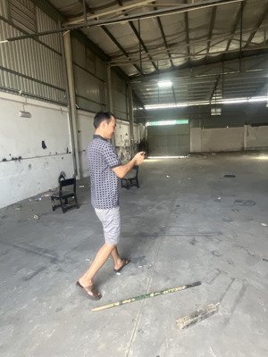chính chủ cho thuê xưỡng lê thị riêng p thới an.dt 500m.600m