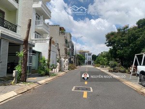 bán nhanh lô đất the seasons giá rẻ toàn khu 4.4 tỷ, dt 5x21m. sổ sẵn. ngay lotte mart