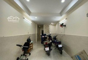 cô lan cần bán nhà gấp để định cư nước ngoài