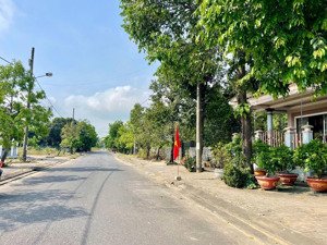 cách trường đại học fpt chỉ 100m lô đất rộng rãi thoáng mát