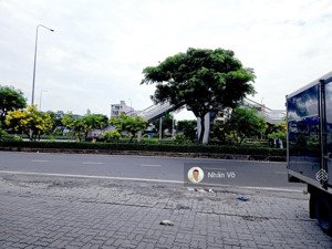 80tr/tháng. 1380m2. kho xưởng mt đường 2chiều. dt 20mx65m. 1380m2. chiều cao 6m.