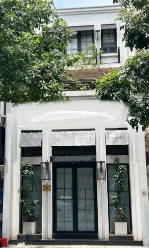 chính chủ cho thuê nhà mp bà triệu 110m x 3t, mt 5m, vị trí đẹp , phù hợp mọi mô hình trừ f&b