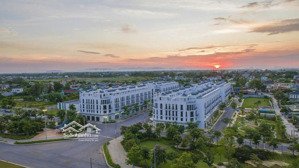 nắm giữ những căn shophouse mặt biển