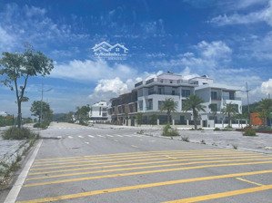 cần bán lô biệt thự đất nền không ép tiến độ về thời gian xây dựng nằm trong khu đô thị nghỉ dưỡng
