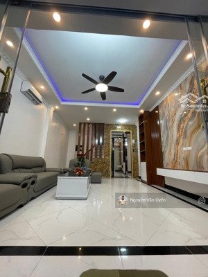 bán nhà 39m2 x 5 tầng mại dịch, cầu giấy, nhà mới, dân xây , ngõ rộng 3m, cách ôtô tránh 50 m.