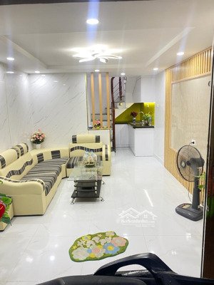 cần bán 1 căn siêu đẹp ở ngõ văn chương. giá nhỉnh 5.1 tỷ diện tích 20,4m2