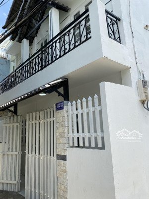 cho thuê nhà nguyên căn hẻm xe hơi 442 lê quang định, p11, q.bình thạnh.