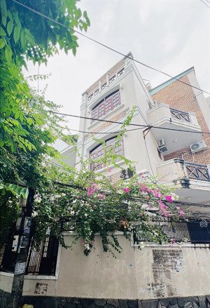 bán biệt thự 3 tầng quận 3,sát mặt tiền trần quang diệu,100m2 ngang lớn 8m lô góc không lg-18.5 tỷ