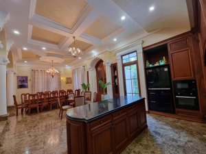 bán căn vila kđt vĩnh điềm trung b.đẹp nhất khu vực.trang thiết bị nội thất xịn sò.