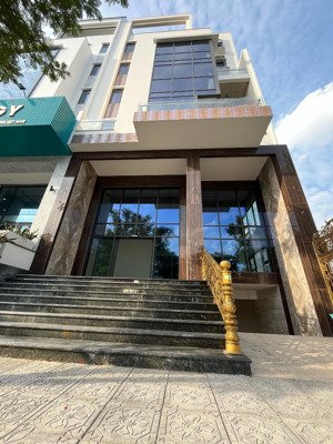cho thuê tòa nhà văn phòng 10x20m, 1 hầm trệt lửng 5 lầu, diện tích sử dụng 1300m2