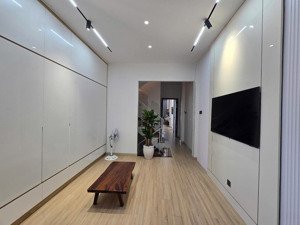 bán nhà 4,5 tầng 2 mặt đường trần nguyên hãn. diện tích 79m2. giá chỉ 13tỷ500