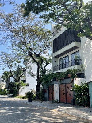 giá tốt - cần bán lô đất đẹp dự án villa thủ thiêm, dt 8x20m, đường 14m, gần công viên đẹp
