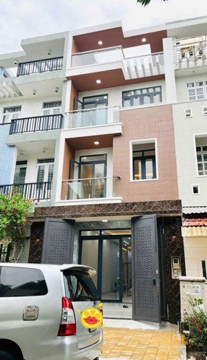11tỷ7 thương lượng chính chủ định cư nên cần bán gấp căn nhà mặt tiền đường khu vực phạm hùng