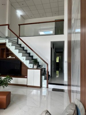 bán nhanh nhà mới mặt tiền đường 5m5, gần trung tâm hội chợ triển lãm đà nẵng