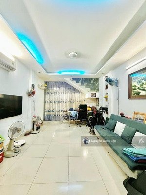 giảm 750 triệu - nhà đẹp sau mặt tiền nguyên hồng p11 nở hậu - giá chỉ 6.6 tỷ thương lượng mạnh