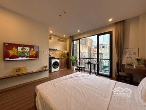 siêu phẩm studio 30m² full nội thất, phong cách tối giản cửa sổ lớn, thoáng mát