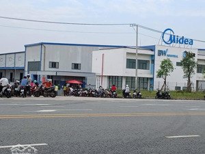 bán 5m đường nhựa lớn da1 đối diện cổng công ty đang hoạt động giá chỉ 2tỷ650