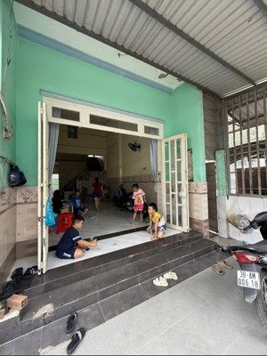 chủ gửi bán căn nhà 1t1l phường biên hoà ( hoá an củ). dt: 100m2. giá: 2tỷ5 tl đường xe hơi 7 chỗ